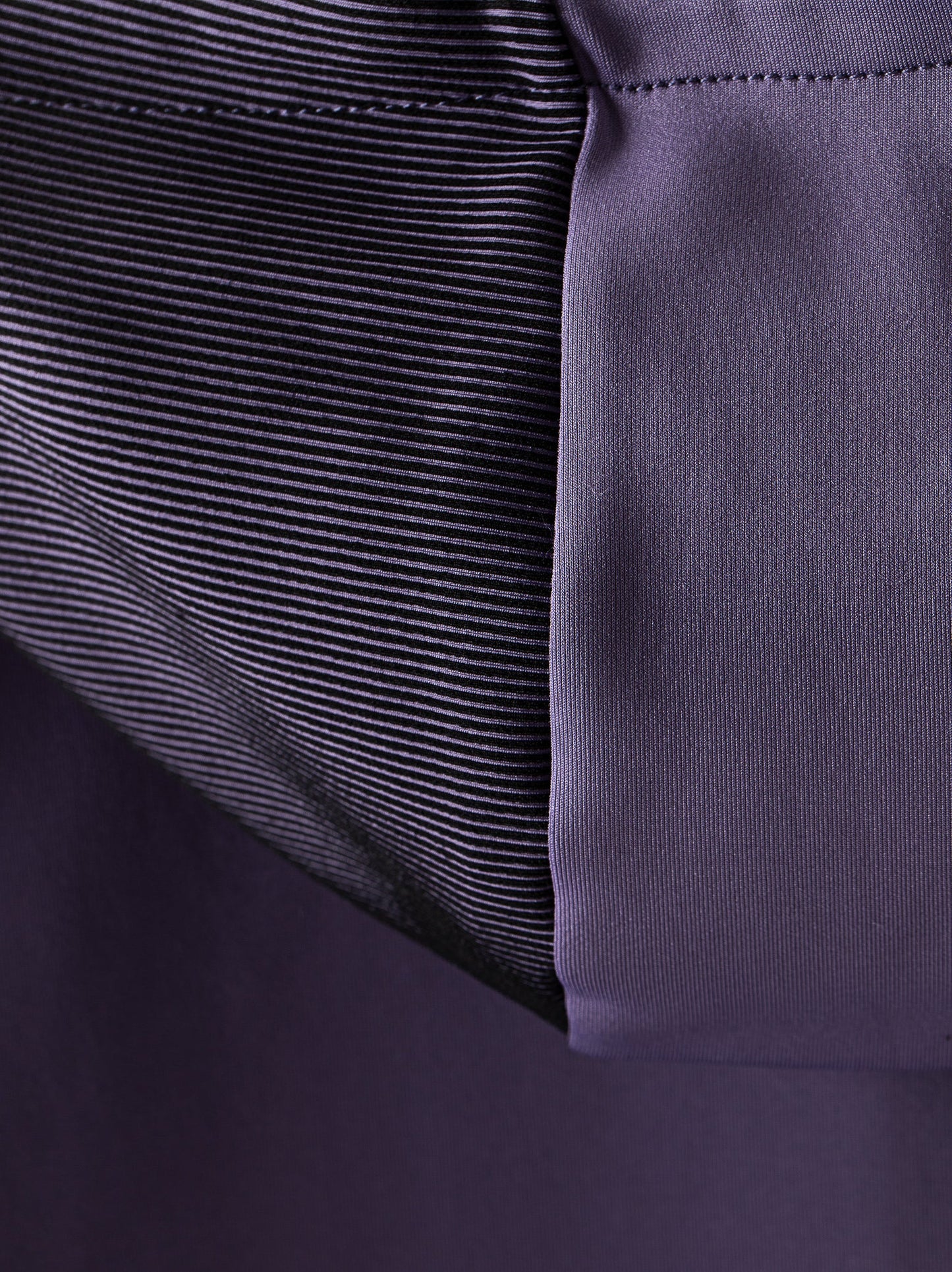 Rihanna-Ladyhoodedtop-V067-7-Detail.jpg