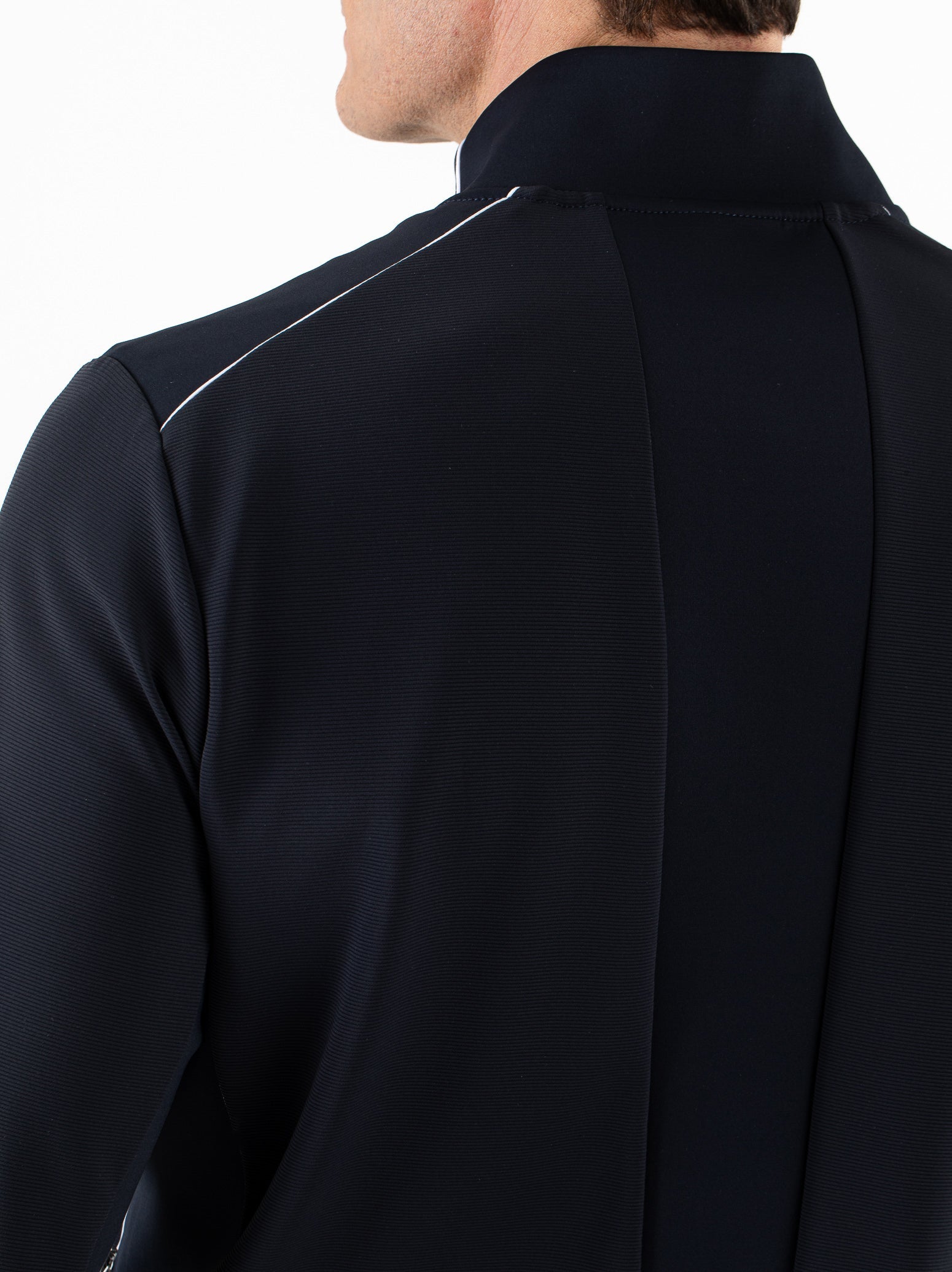 Adi-Mentrackjacket-N024-4-Detail.jpg