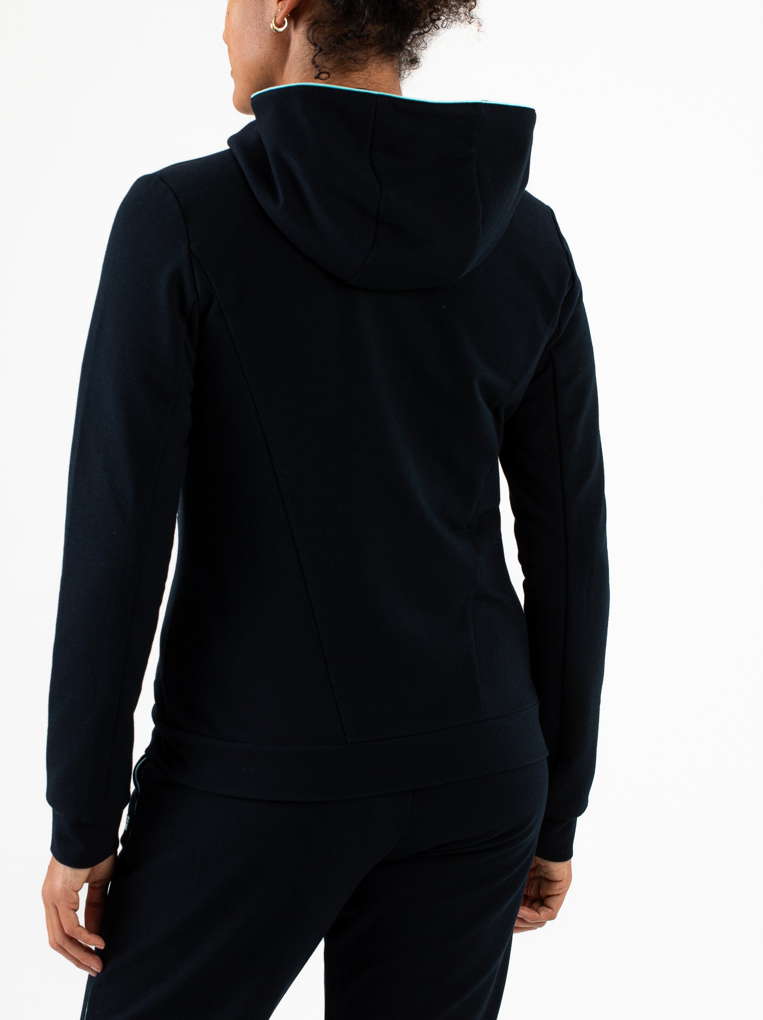 Francisca-Ladyhoodedjacket-B001-3-Achter.jpg
