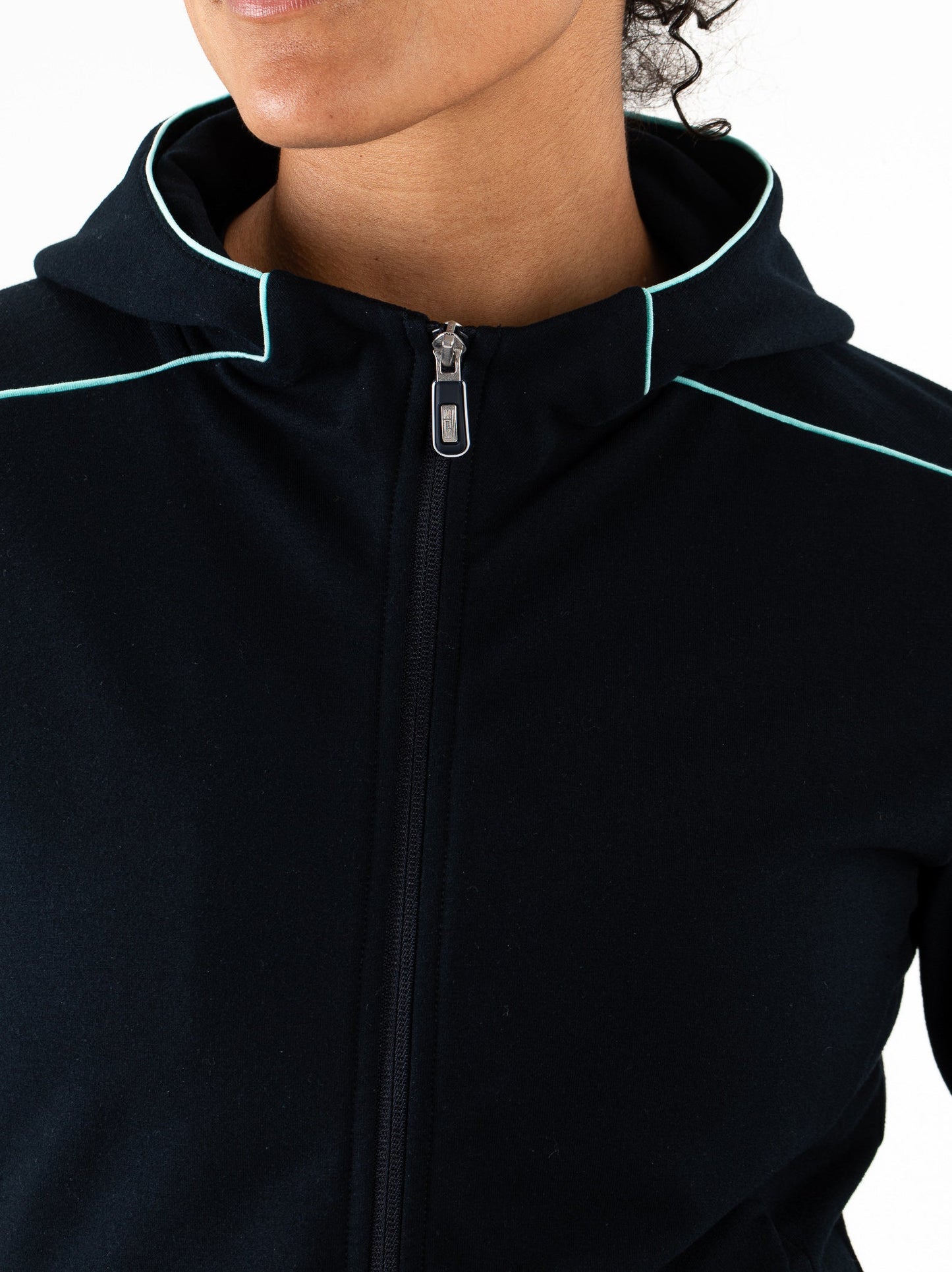 Francisca-Ladyhoodedjacket-B001-4-Detail.jpg