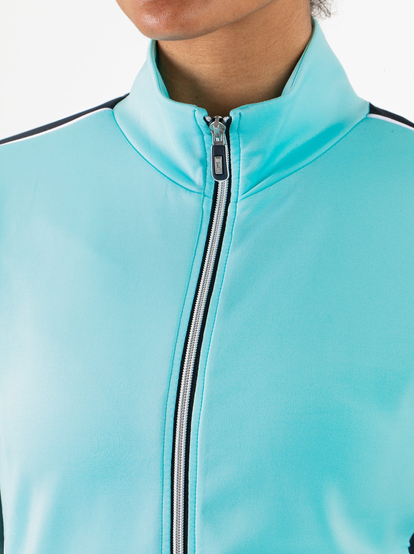 Francoise-LadyHoodedjacket-N067-4-Detail_27fceb9e-d77f-43ec-a363-c15cf05a6b92.jpg