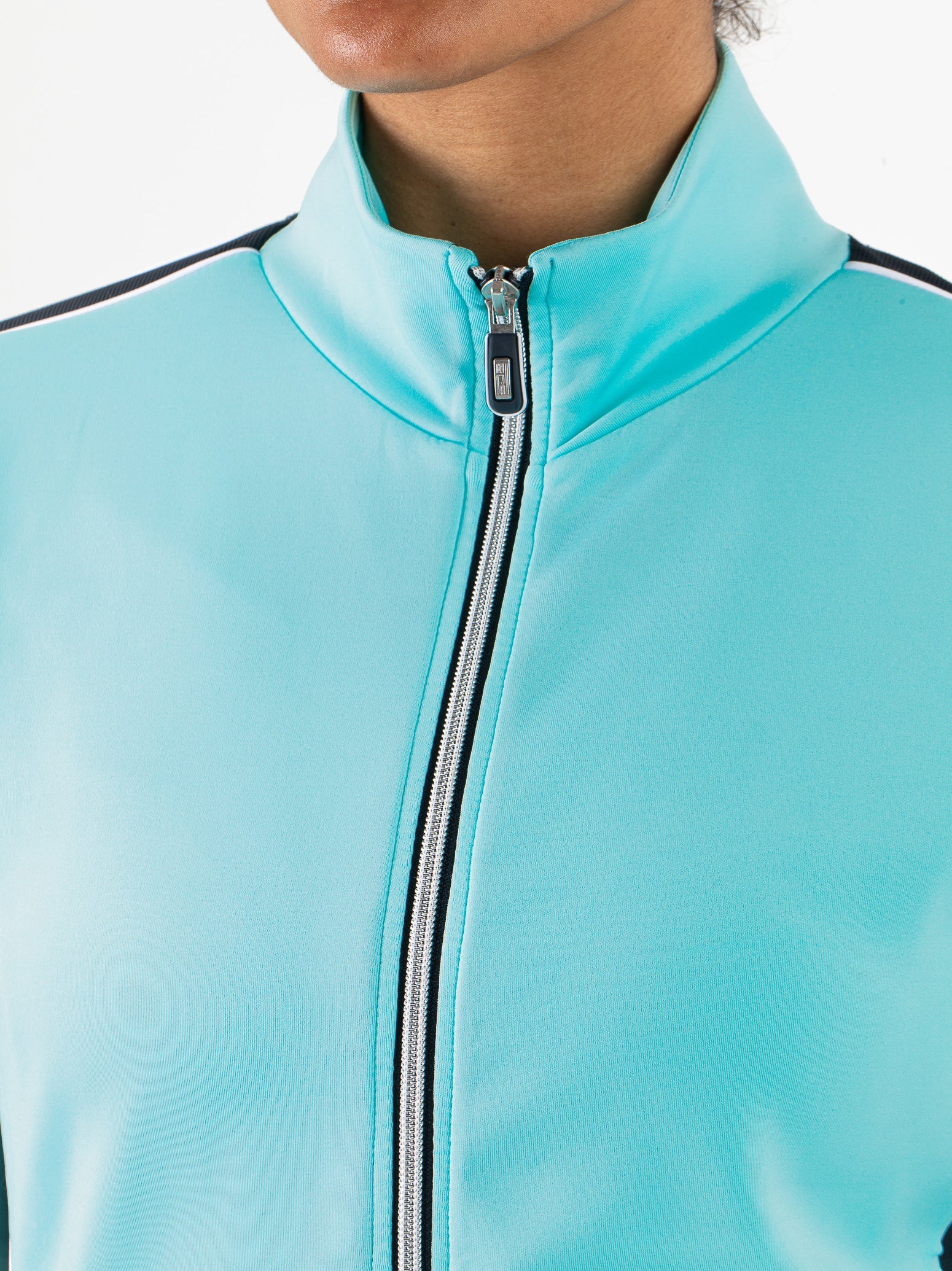 Francoise-LadyHoodedjacket-N067-4-Detail_27fceb9e-d77f-43ec-a363-c15cf05a6b92.jpg