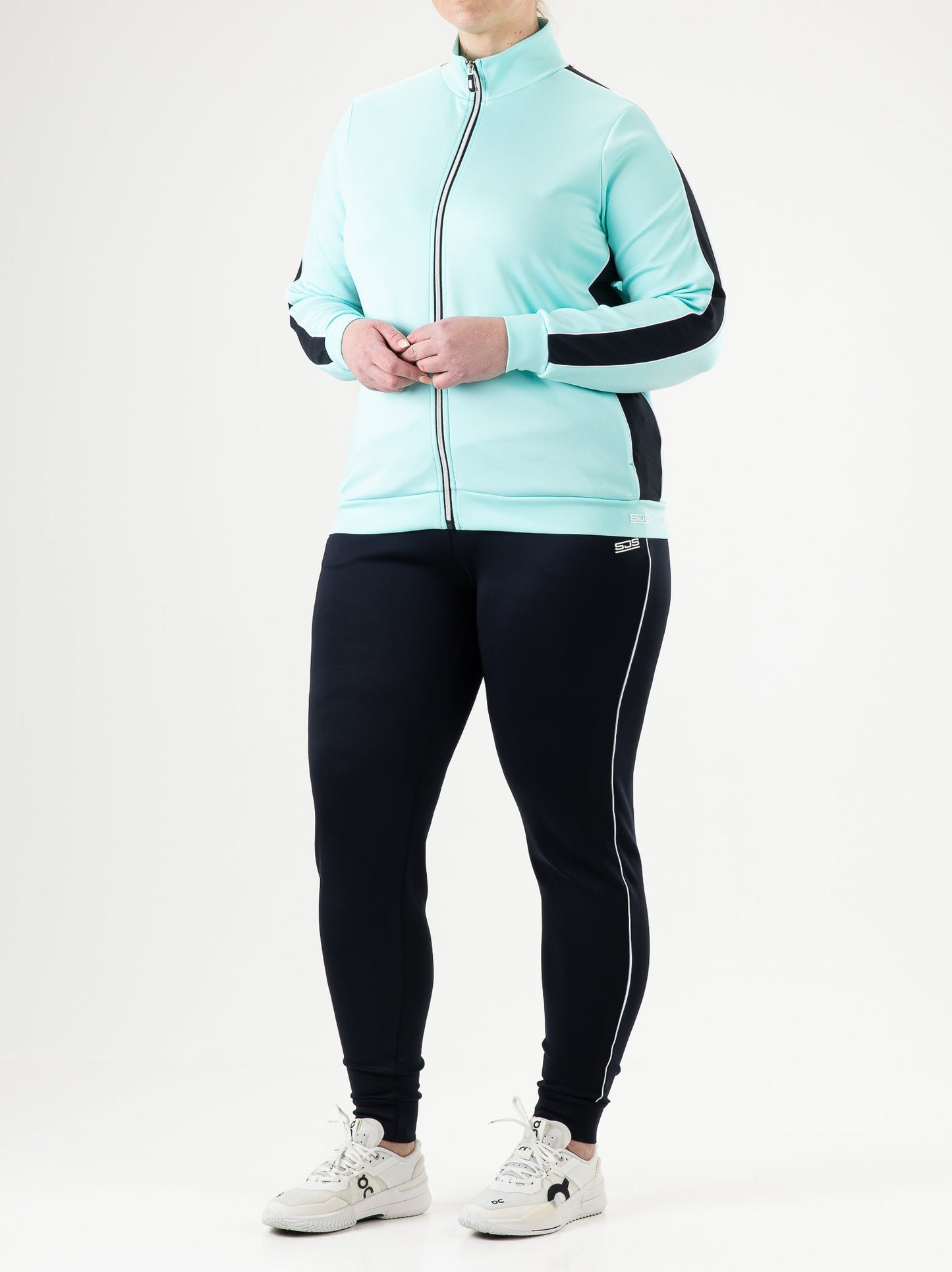 Francoiseplus-Ladyhoodedjacket-N067-2-Totaal.jpg