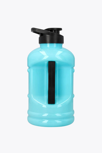 GDG00215_6005_4_Giga_Water_Bottle_Blue_Topaz_1.webp