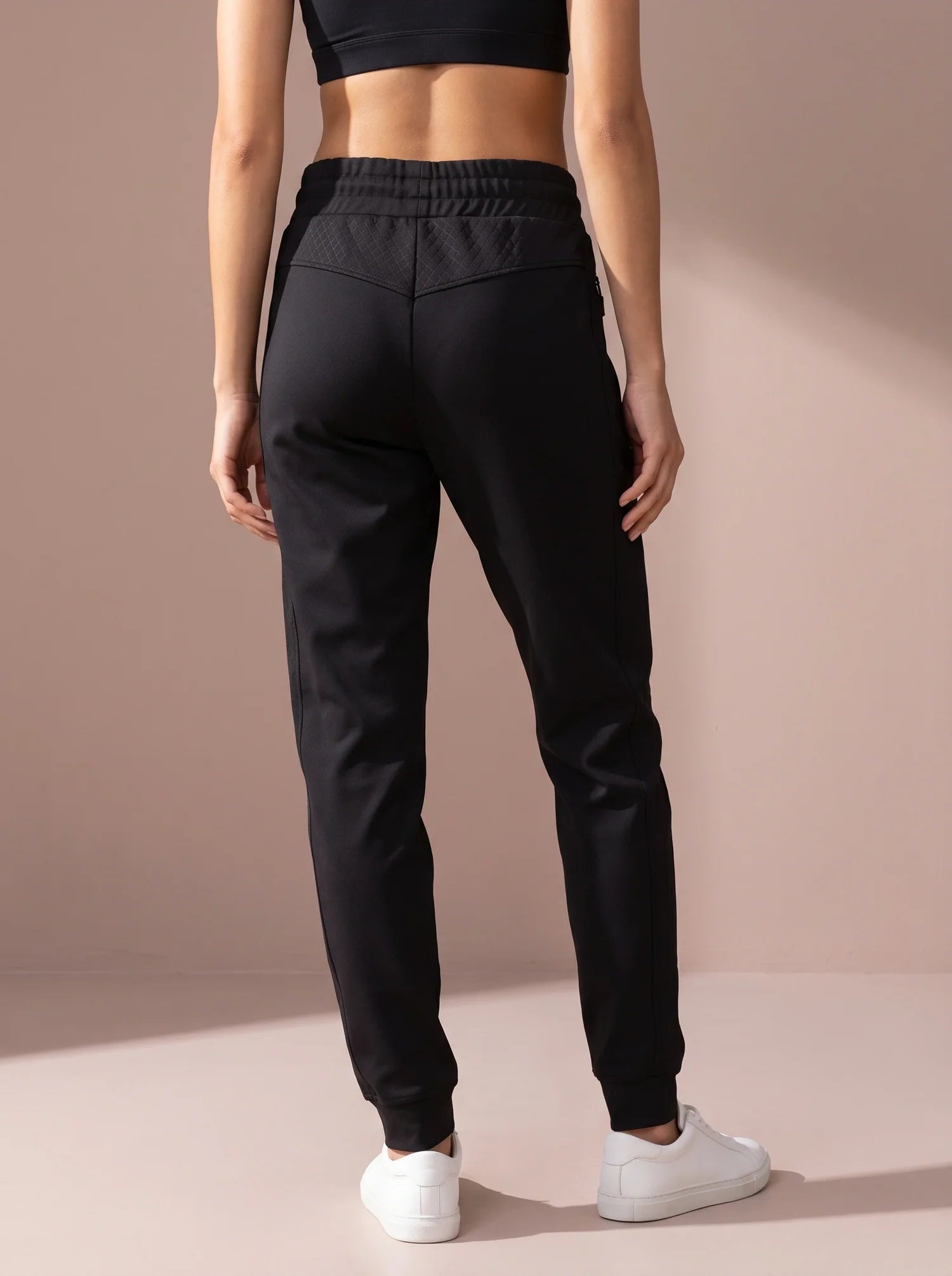 Klaartje-Black-2.webp