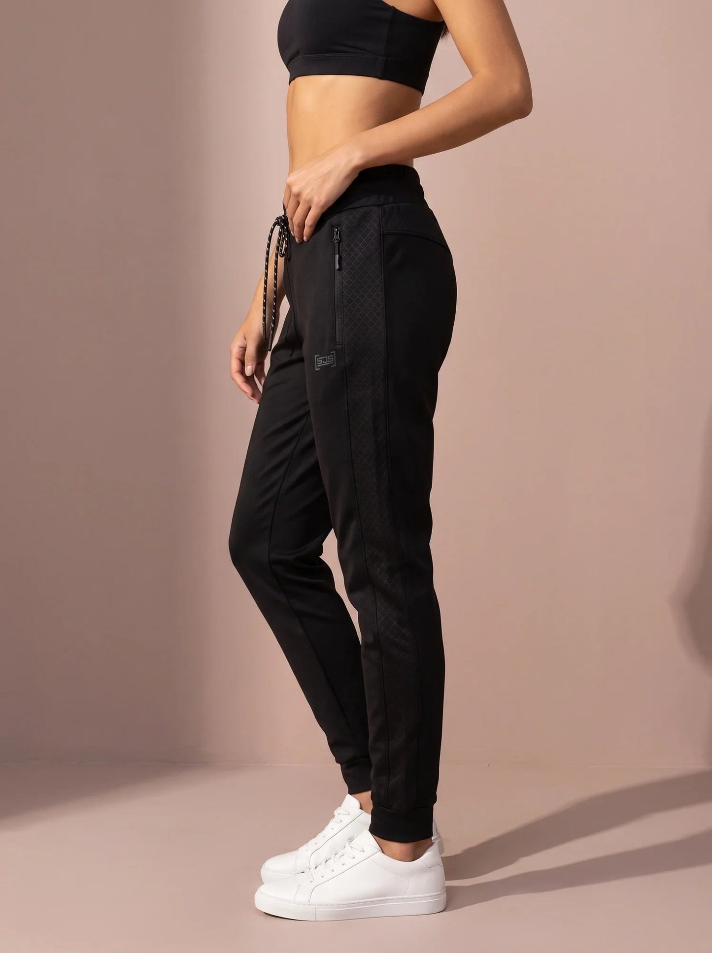 Klaartje-Black-3.webp