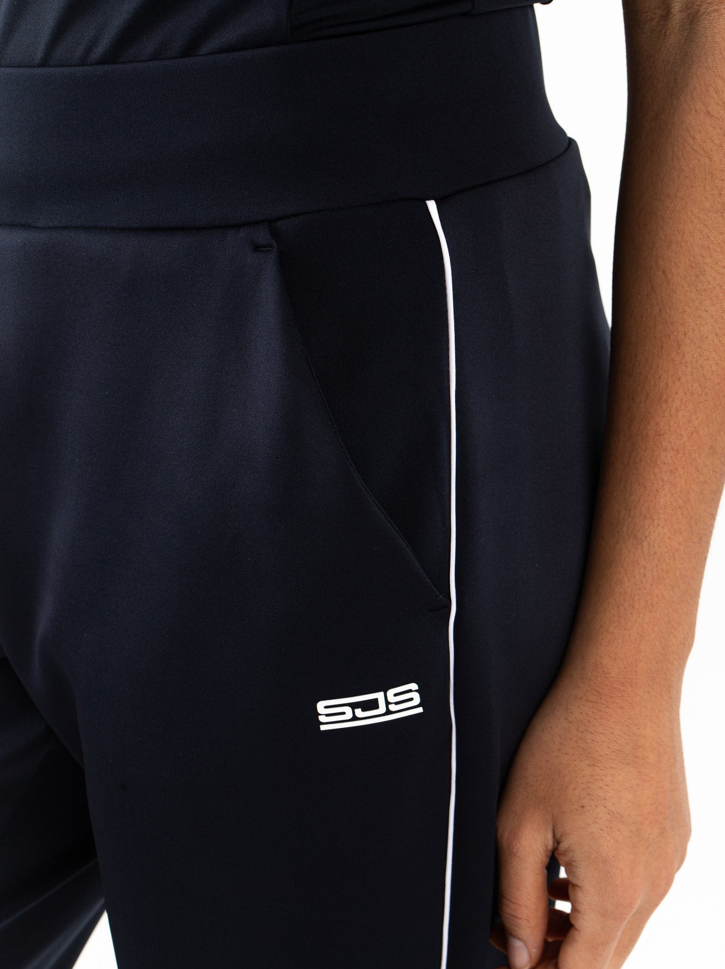 Kyrsten-LadyPant-N024-4-Detail_38c6bcbf-1cb2-4e5d-a23c-550f75f66b70.jpg