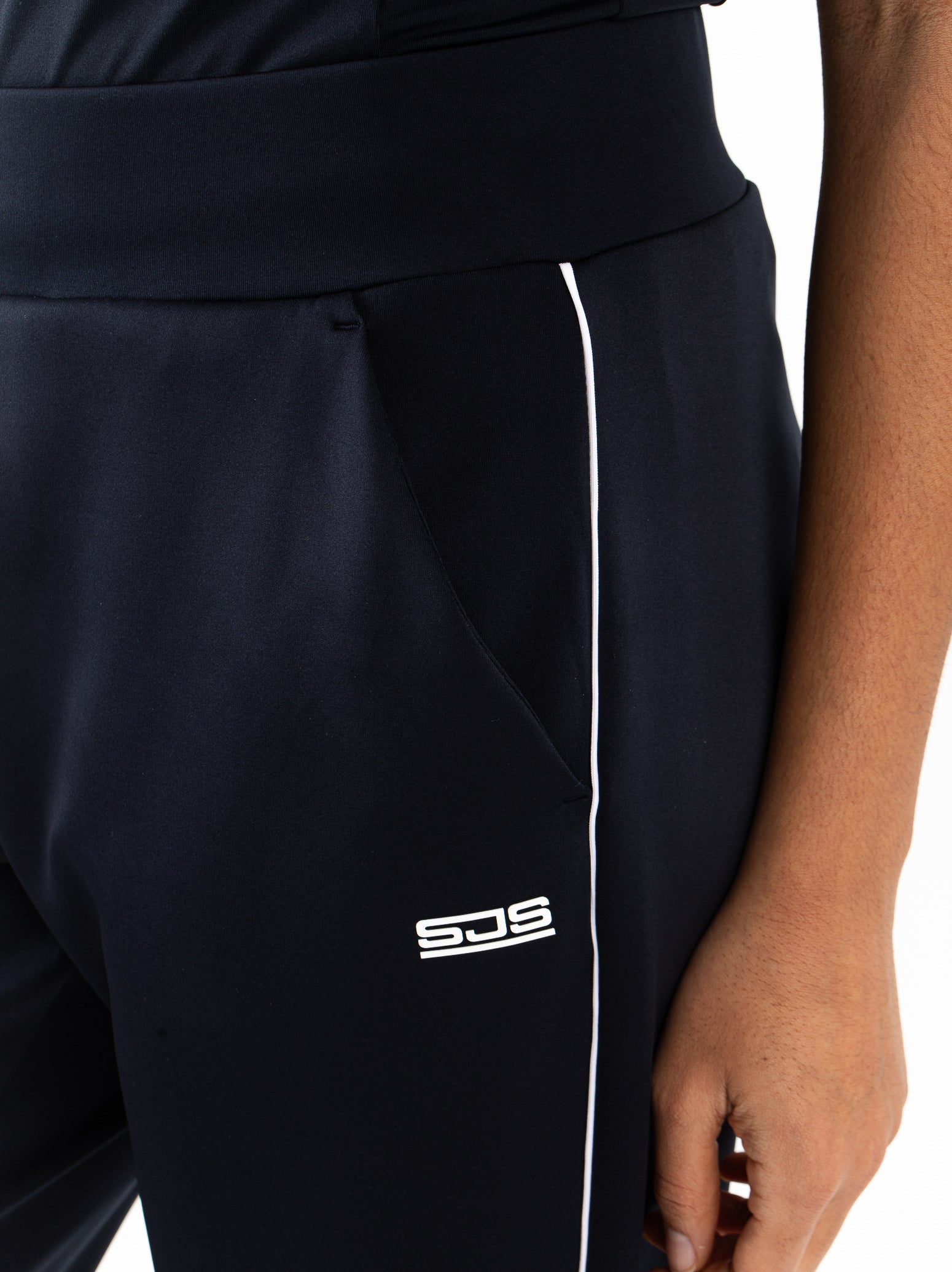 Kyrsten-LadyPant-N024-4-Detail_38c6bcbf-1cb2-4e5d-a23c-550f75f66b70.jpg