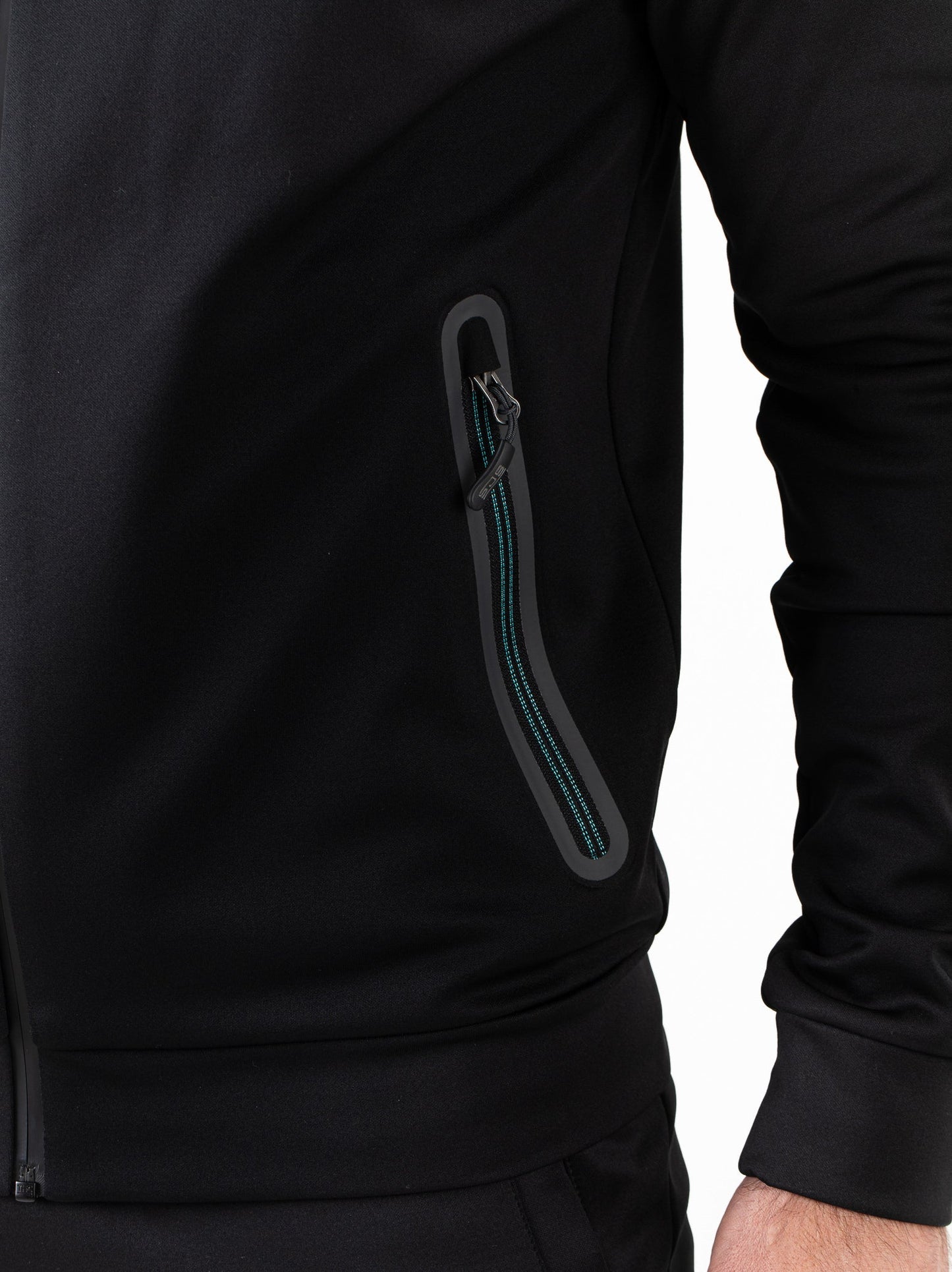 Maximilian-Menhoodedjacket-B001-5-Detail.jpg