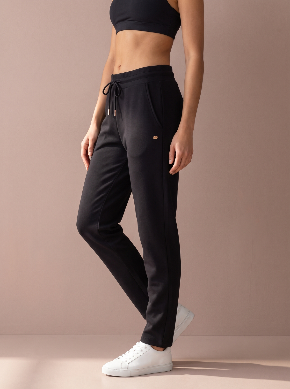 Miley-Black-04.png
