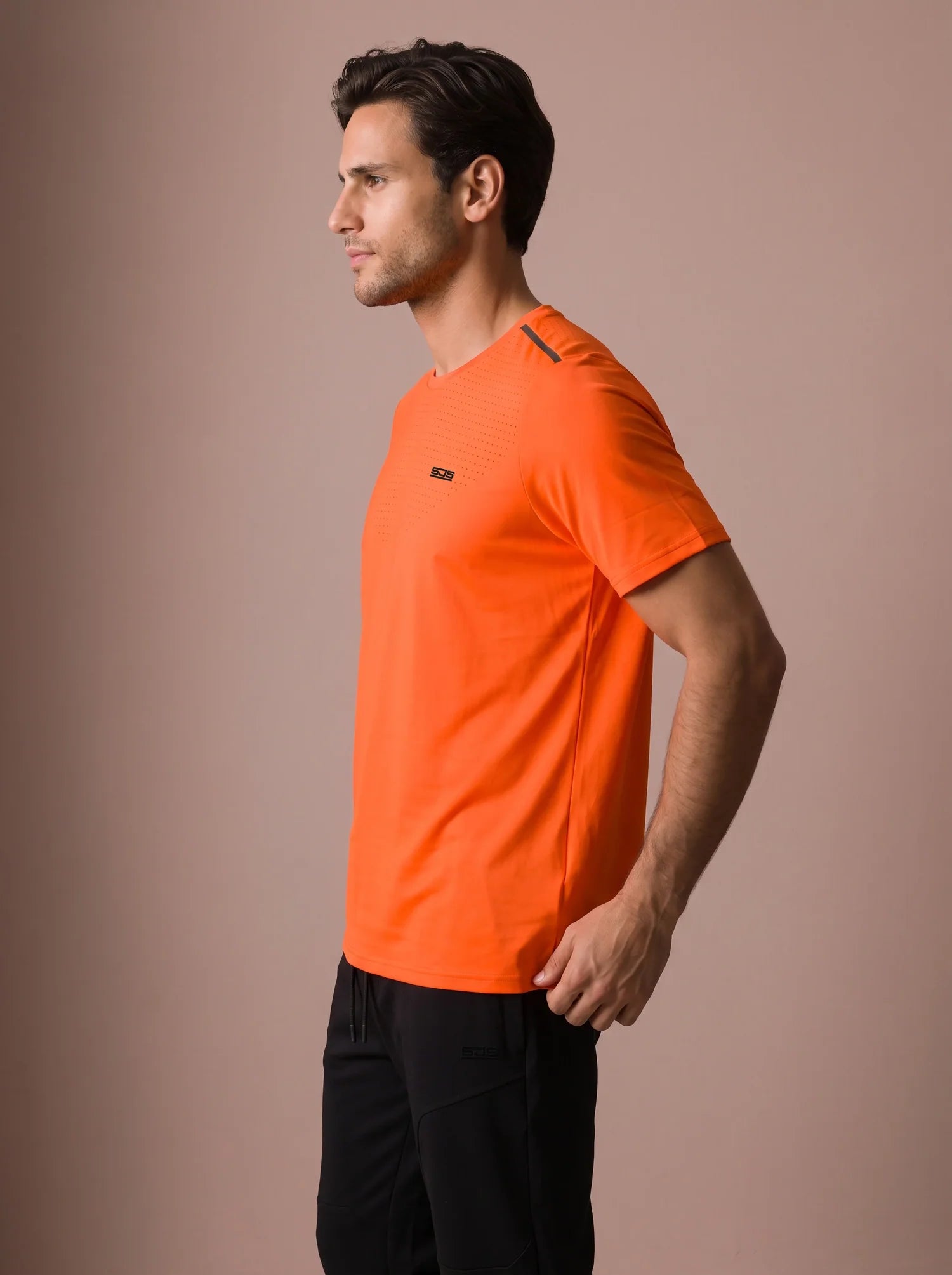 Navarro-Orange_clown_fish-3.webp