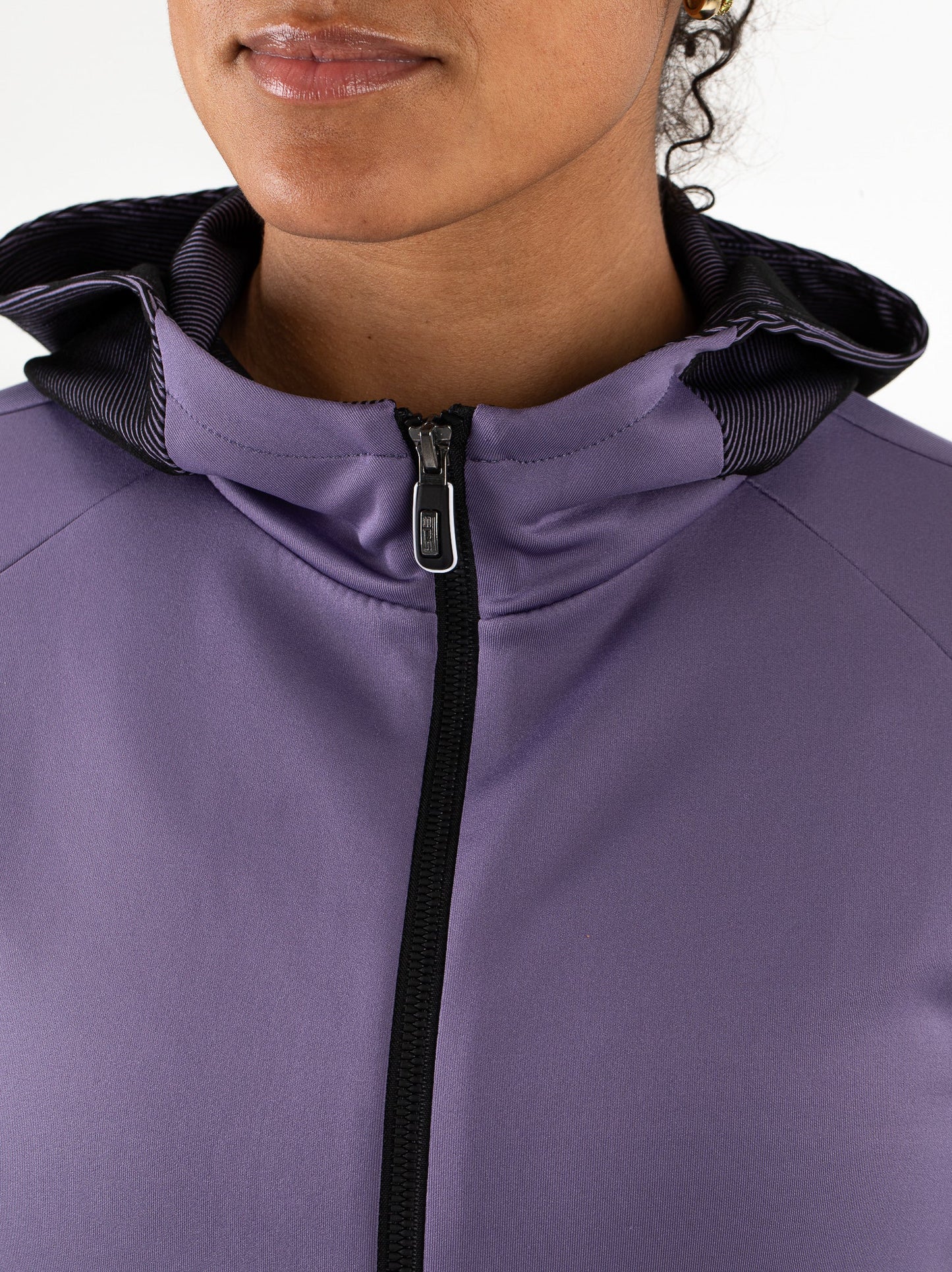 Rihanna-Ladyhoodedtop-V067-4-Detail.jpg