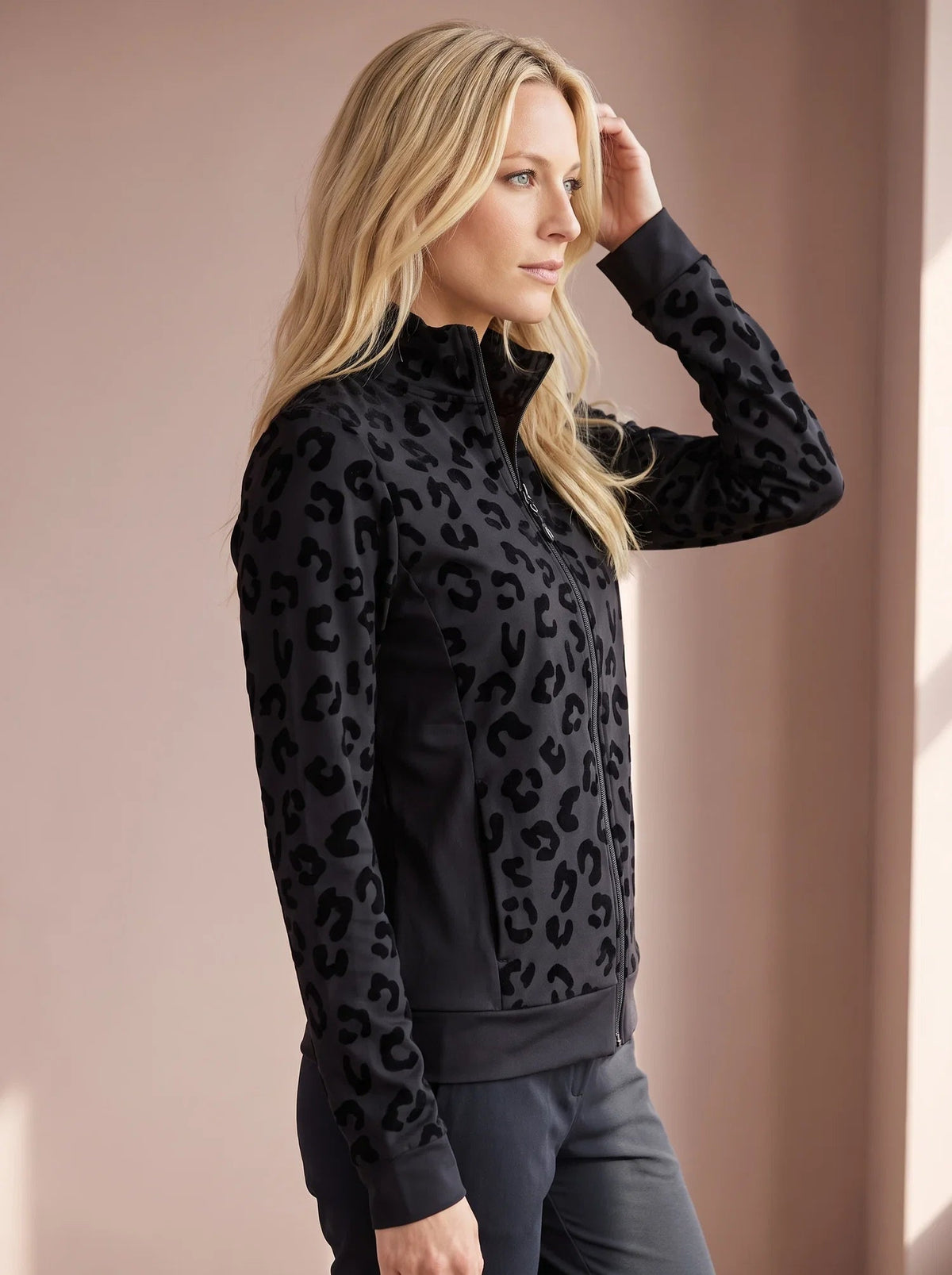 Rita-Black_03.webp