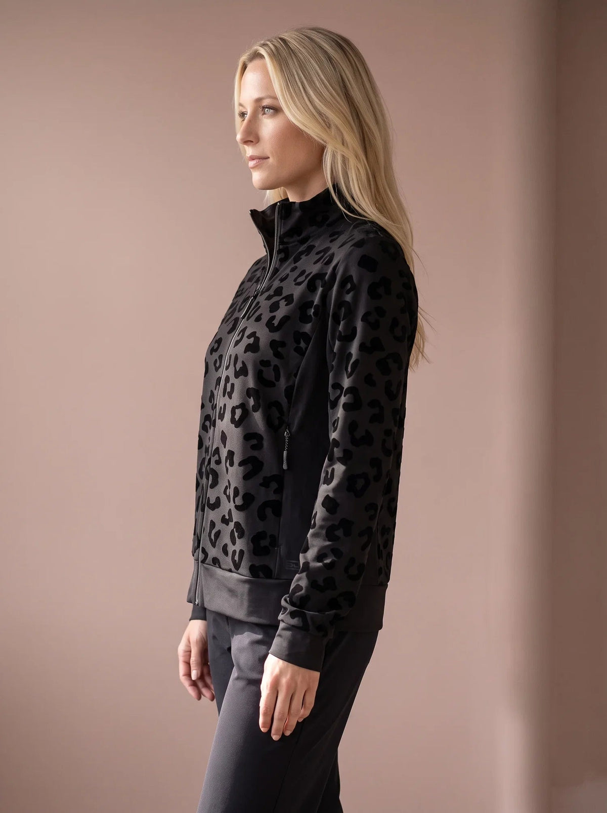 Rita-Black_04.webp