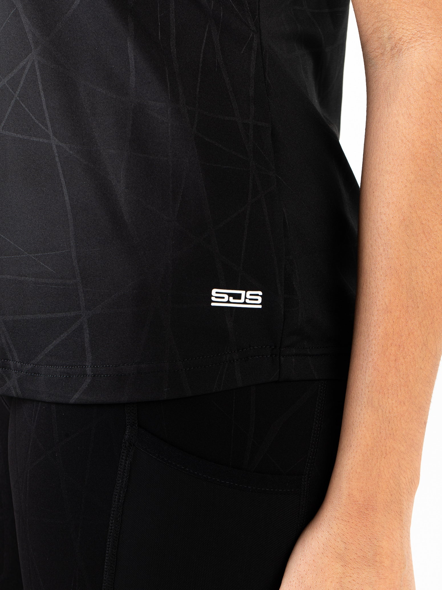 Shae-Ladysleevelesstee-B001-5-Detail.jpg