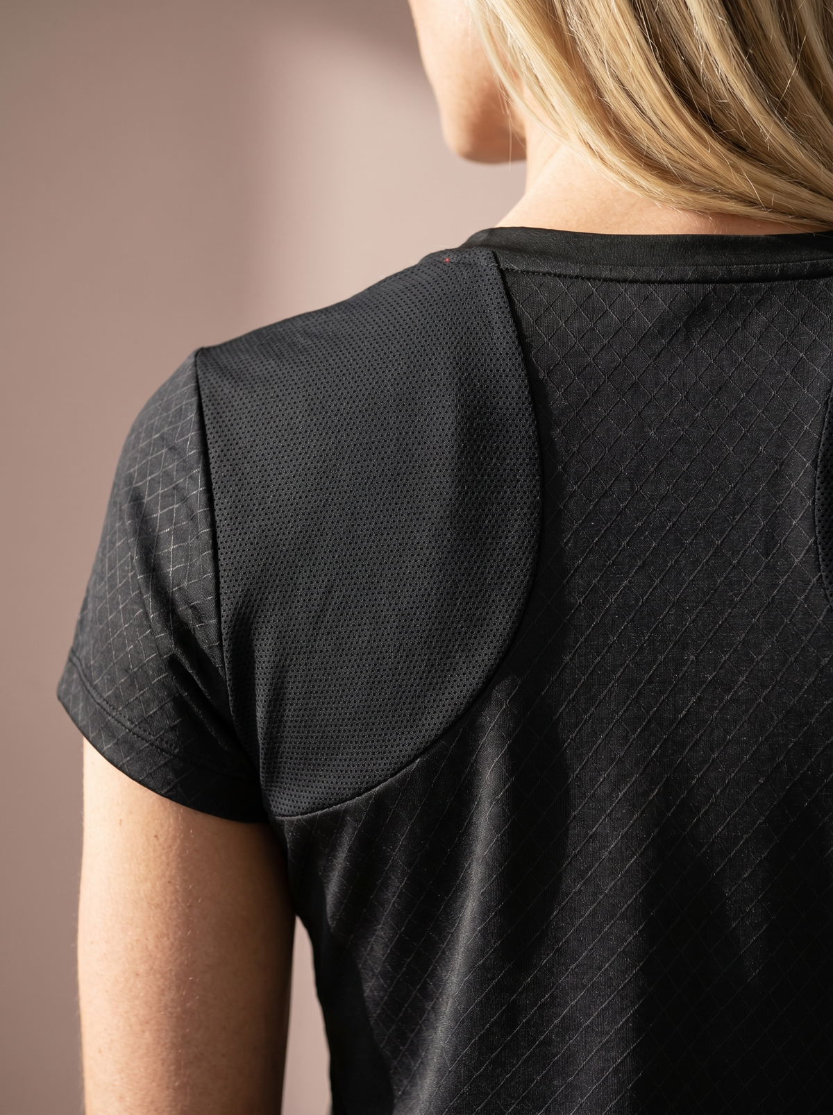 Sommer-Black-06.png