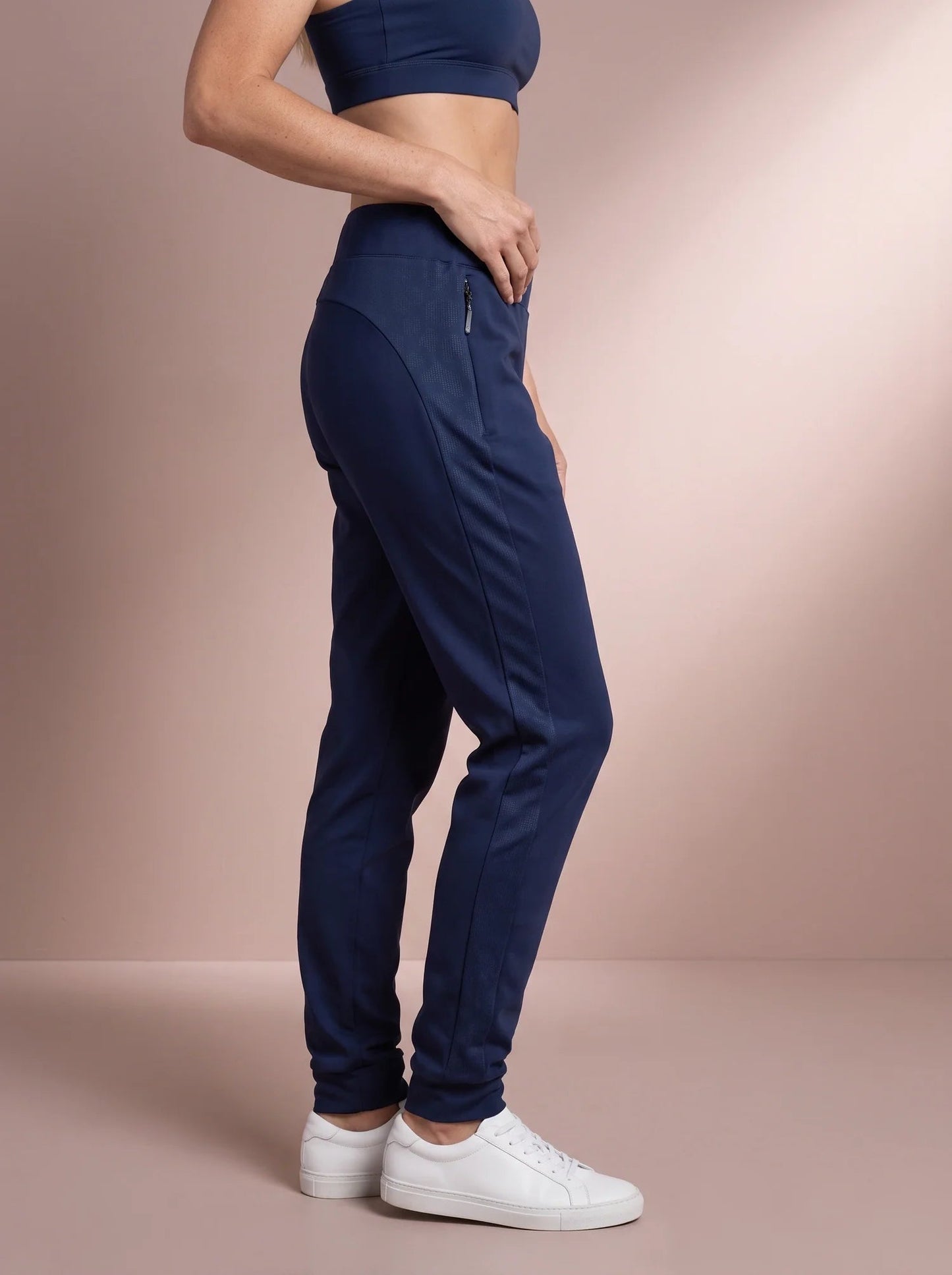 Veerle-Blue_nox-3.webp