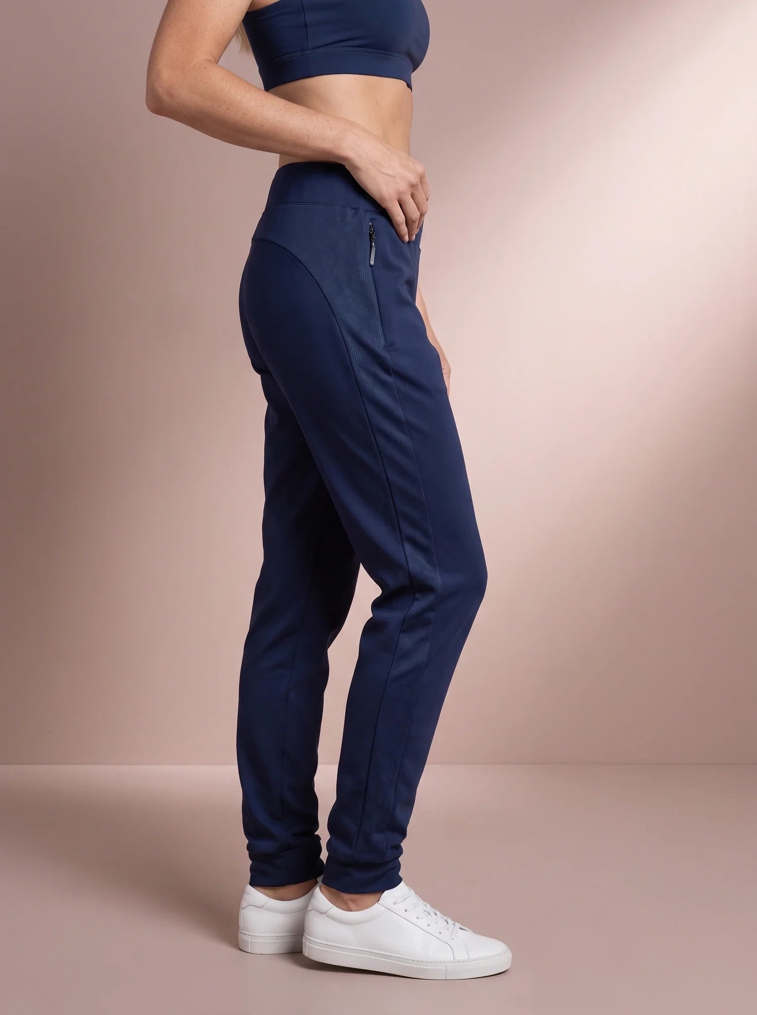Veerle-Blue_nox-3.webp