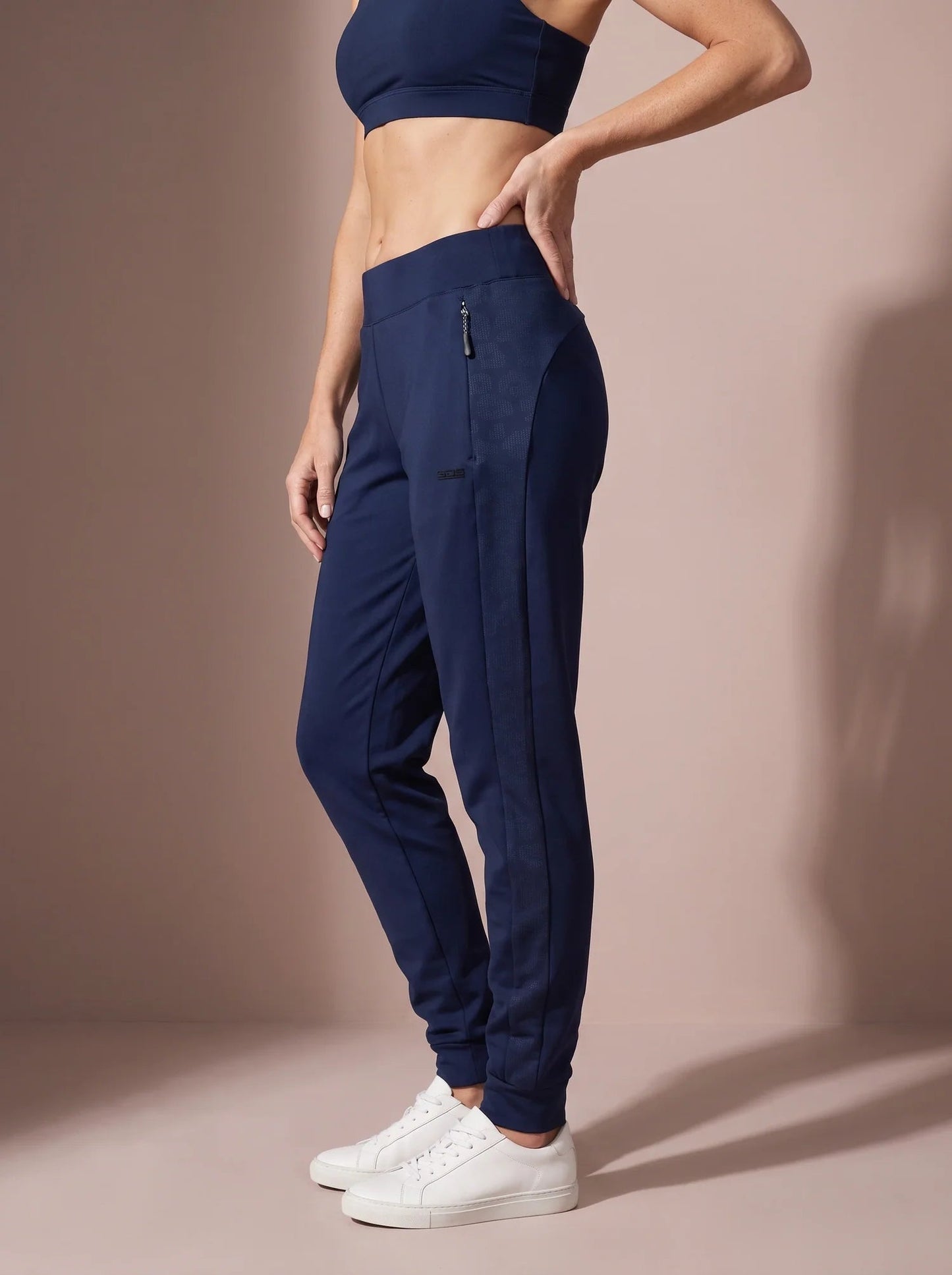 Veerle-Blue_nox-4.webp