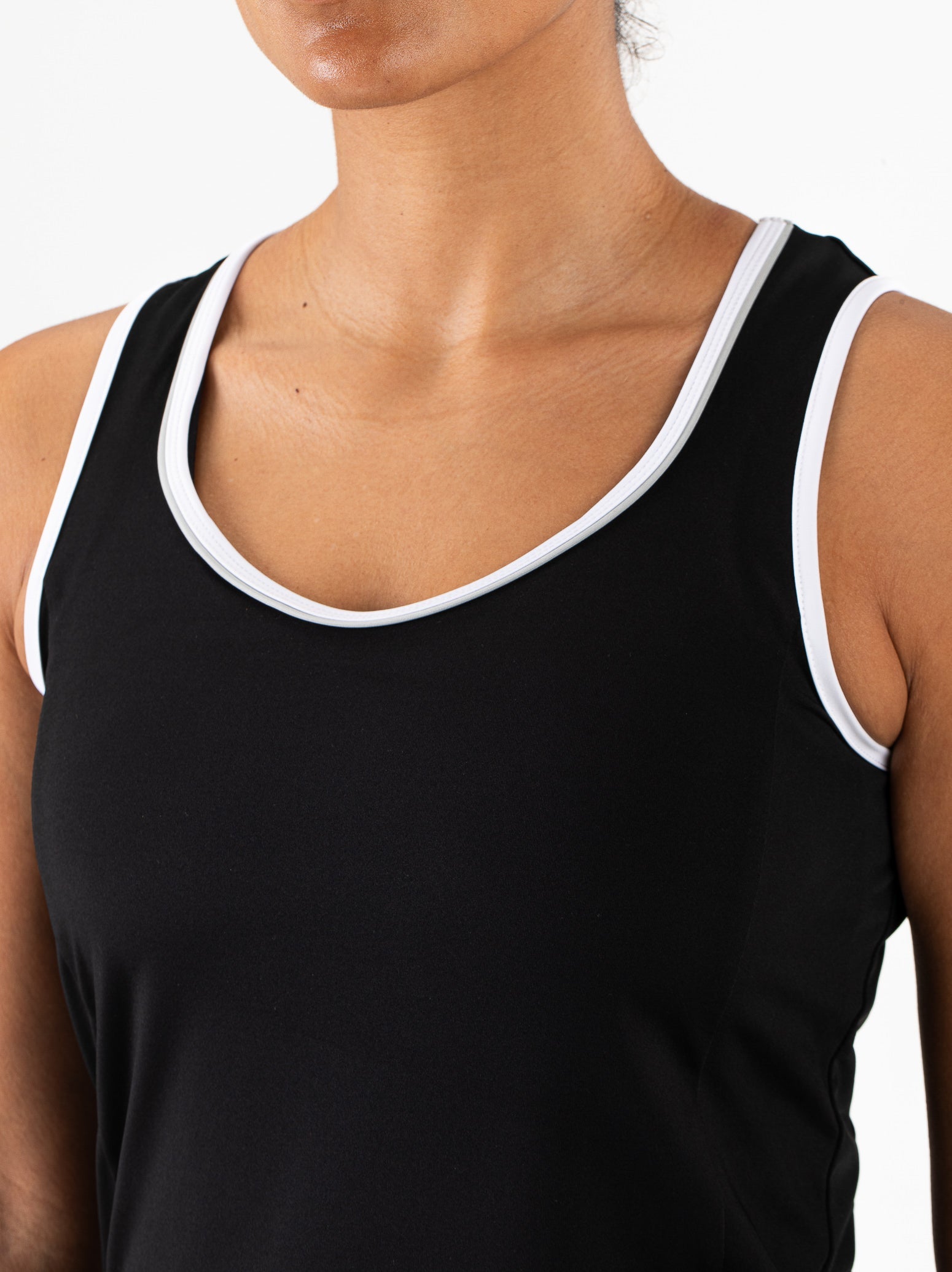 Yamila-Ladysinglet-B001-4-Detail.jpg