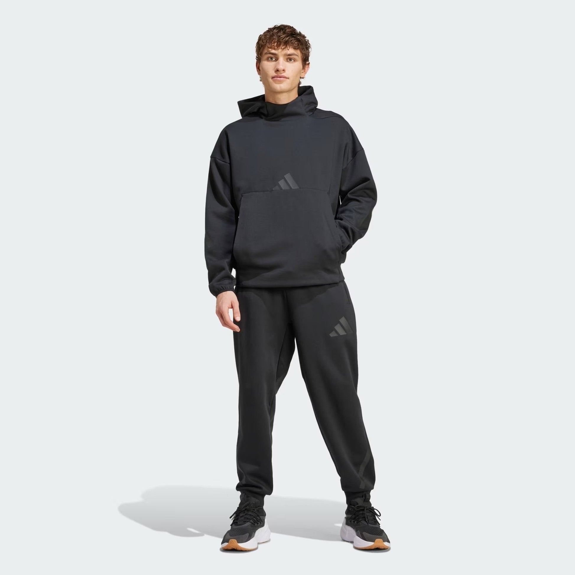 new-adidas-zne-broek-zwart-jd9599-25-outfit.jpg